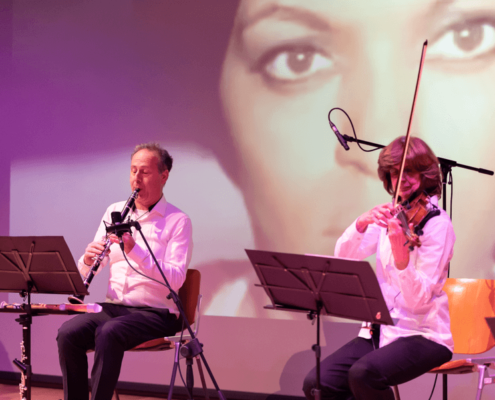 Filmensemble alla Casa delle Arti durante l'esibizione