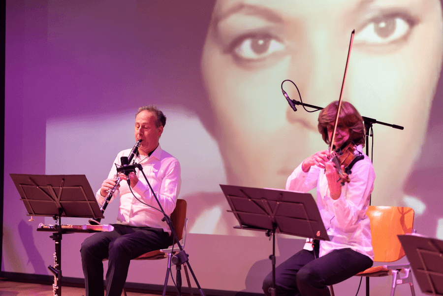 Filmensemble alla Casa delle Arti durante l'esibizione